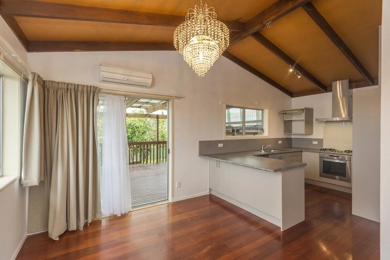 17 Domain Road, Glenfield, Auckland - Carousel 2