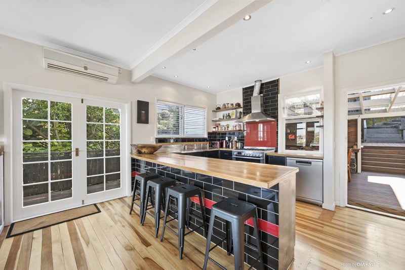 123 Tauhinu Road, Miramar, Wellington - Carousel 2