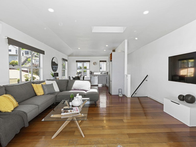 8/25 Mana Street, Vogeltown, Wellington - Carousel 2