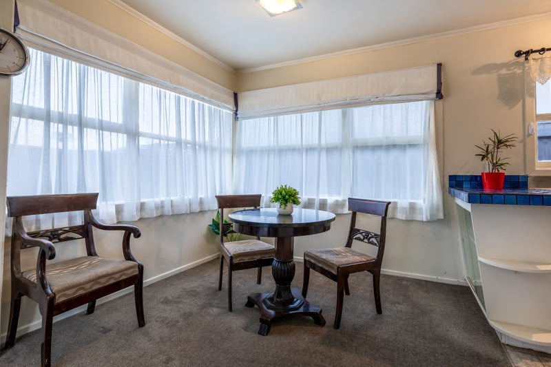 26 Barron Drive, Green Bay, Auckland - Carousel 2