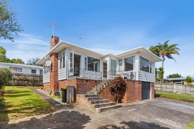 2/212 Moore Street, Howick, Auckland - Carousel 1