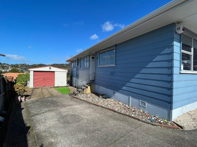 94 Lantana Road, Green Bay, Auckland - Carousel 13
