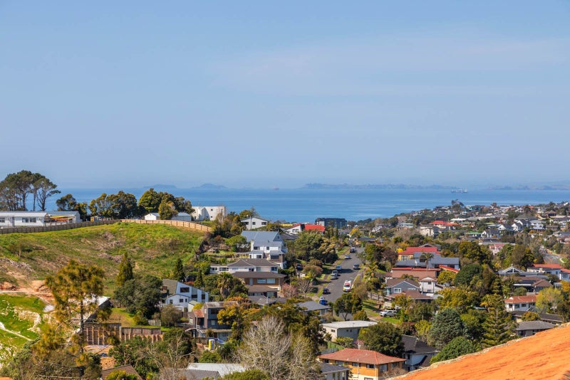 112 John Downs Drive, Browns Bay, Auckland - Carousel 2