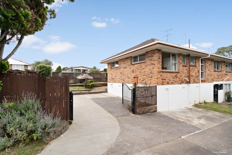 1/55 Glenmore Road, Sunnyhills, Auckland - Carousel 1