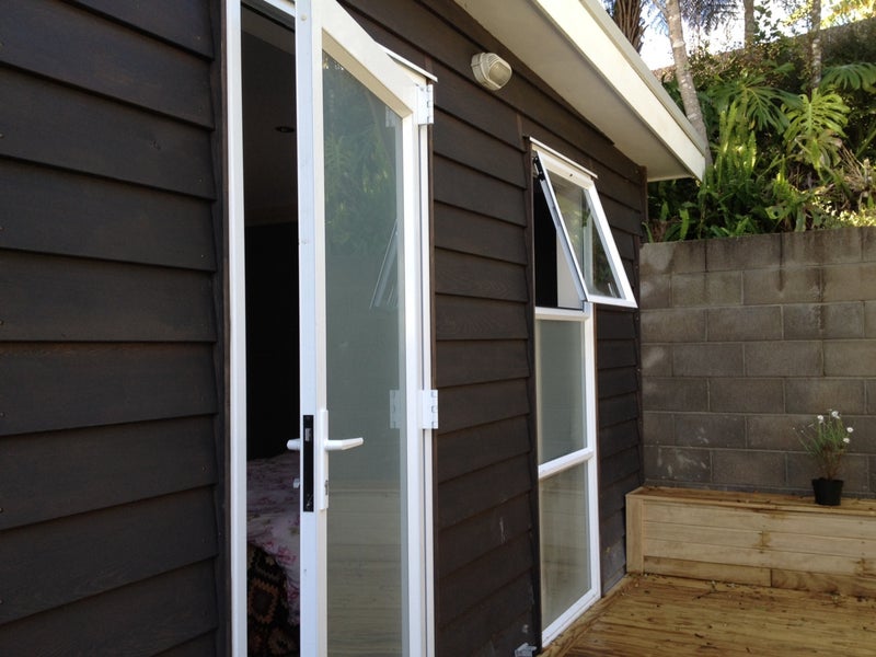 2 Penguin Drive, Murrays Bay, Auckland - Carousel 1