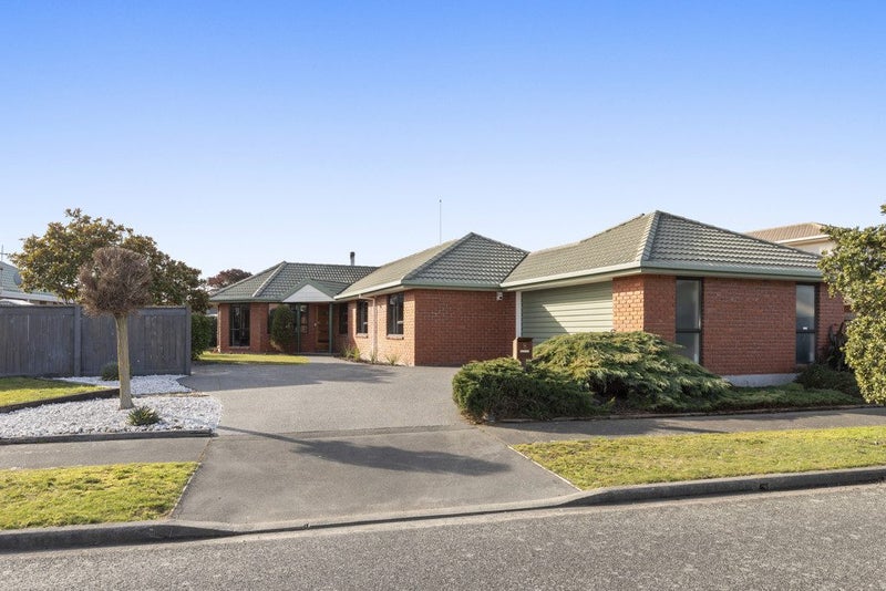 8 Orlando Crescent, Waimairi Beach, Christchurch - Carousel 1