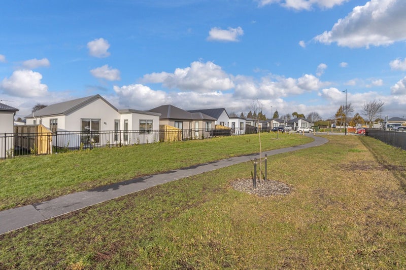 8 Clontarf Lane, Belfast, Christchurch - Carousel 17