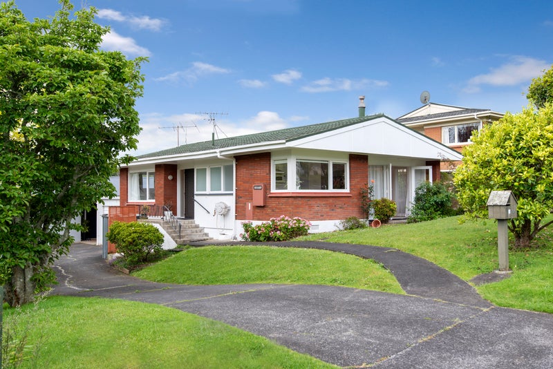 1/16 Castleton Drive, Mellons Bay, Auckland - Carousel 1