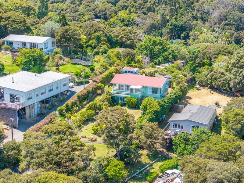 16 Hekerua Road, Oneroa, Waiheke Island - Carousel 1