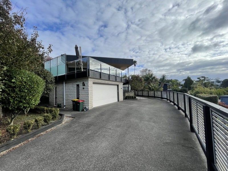 8A Taumata Road, Castor Bay, Auckland - Carousel 1