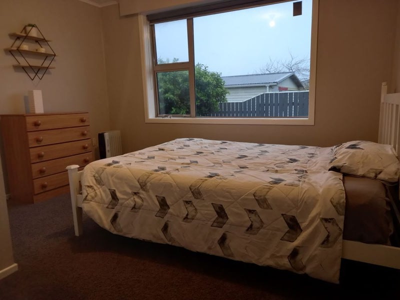 82 Queens Road, Glen Avon, New Plymouth - Carousel 9