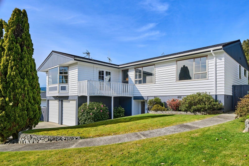 8 Balliol Drive, Tawa, Wellington - Carousel 1