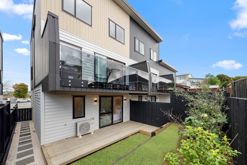 8/13 Arawa Street, New Lynn, Auckland - Carousel 2