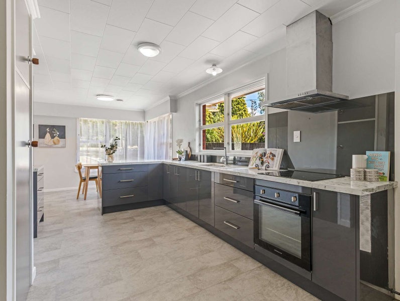 104 Grand Vue Road, Kawaha Point, Rotorua - Carousel 1