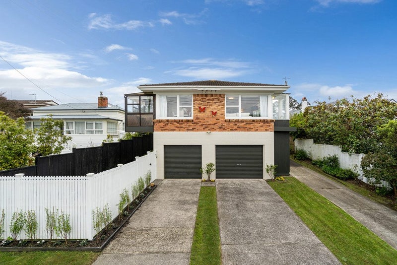 1/38 Old Lake Road, Narrow Neck, Auckland - Carousel 1