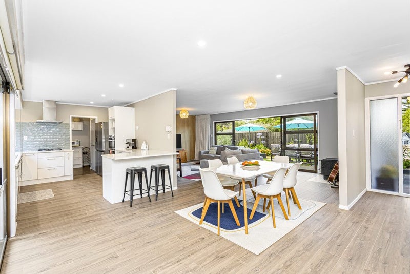 22 Ladies Mile, Manly, Whangaparaoa - Carousel 2