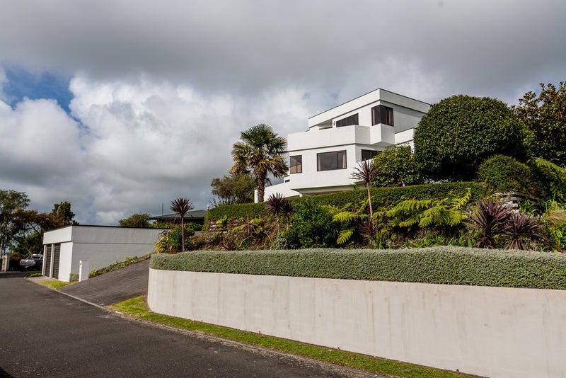25 Veale Road, Frankleigh Park, New Plymouth - Carousel 1