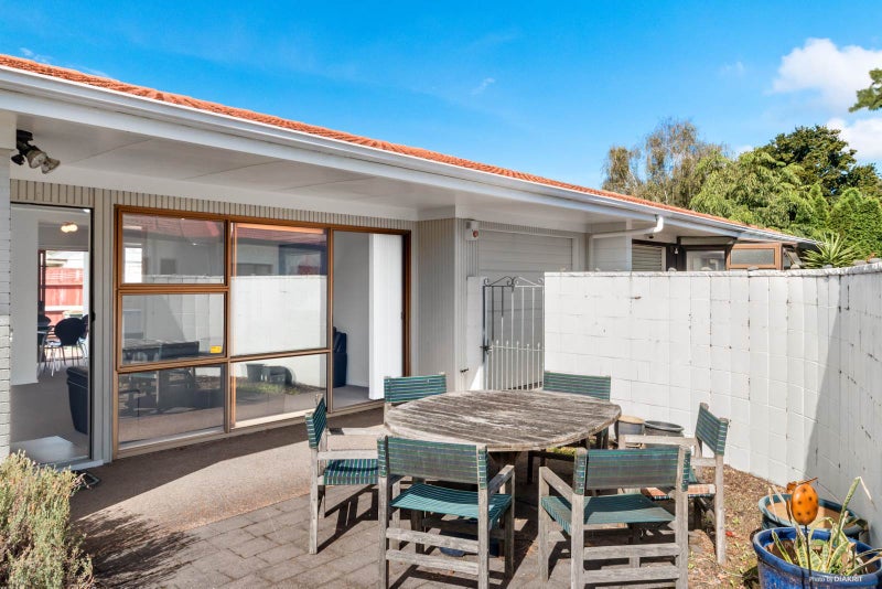 2/12 Beaumaris Way, Conifer Grove, Takanini - Carousel 2