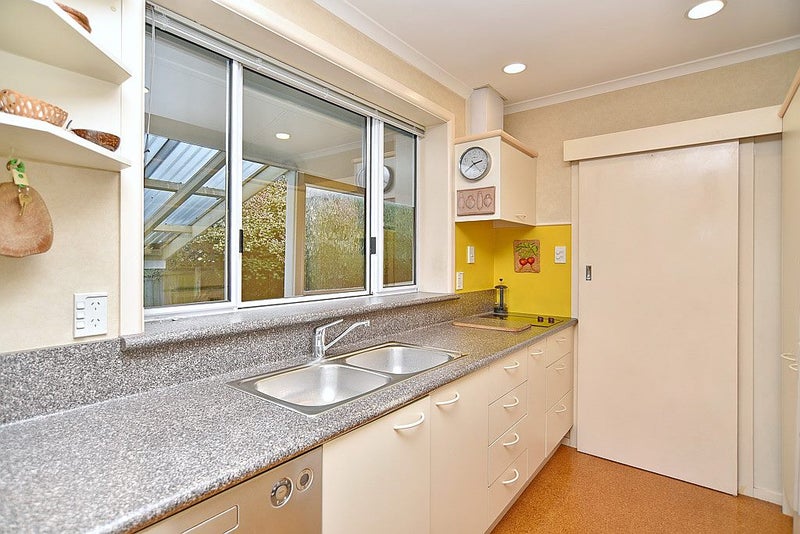 8 Ron Place, Bishopdale, Christchurch - Carousel 2