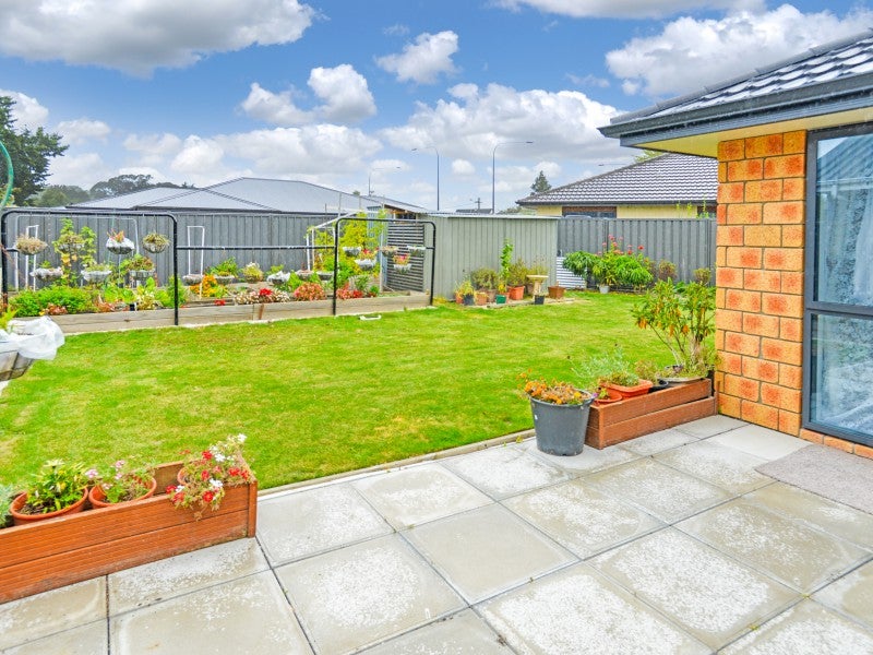 6 Sixty Mile Close, Frimley, Hastings - Carousel 2