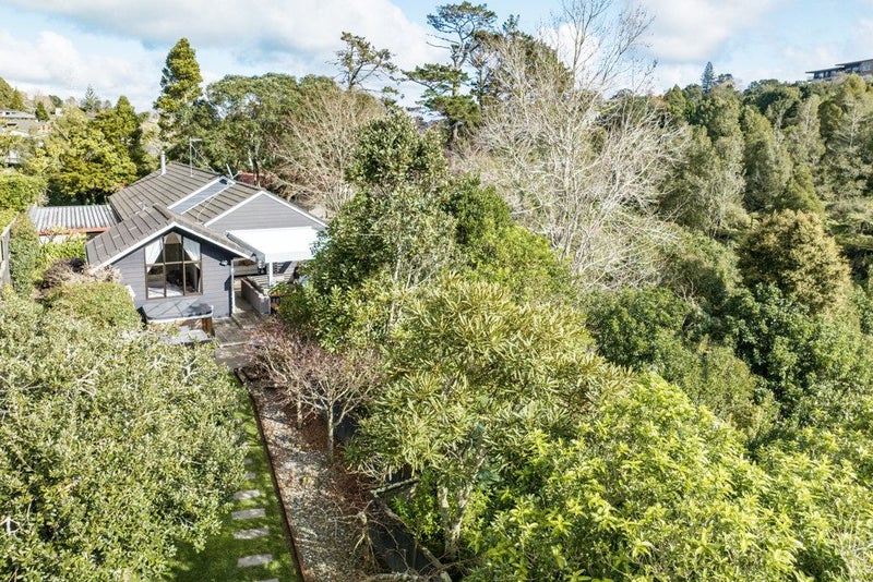 11 Halsey Drive, Lynfield, Auckland - Carousel 2