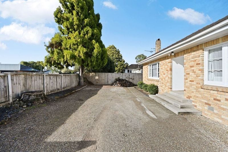 393 Peachgrove Road, Fairfield, Hamilton - Carousel 2