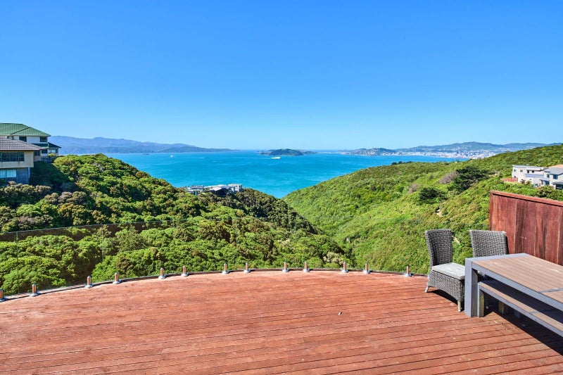 8 Tamworth Crescent, Newlands, Wellington - Carousel 1