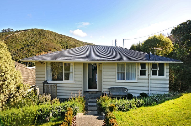 20 Versailles Street, Karori, Wellington - Carousel 2