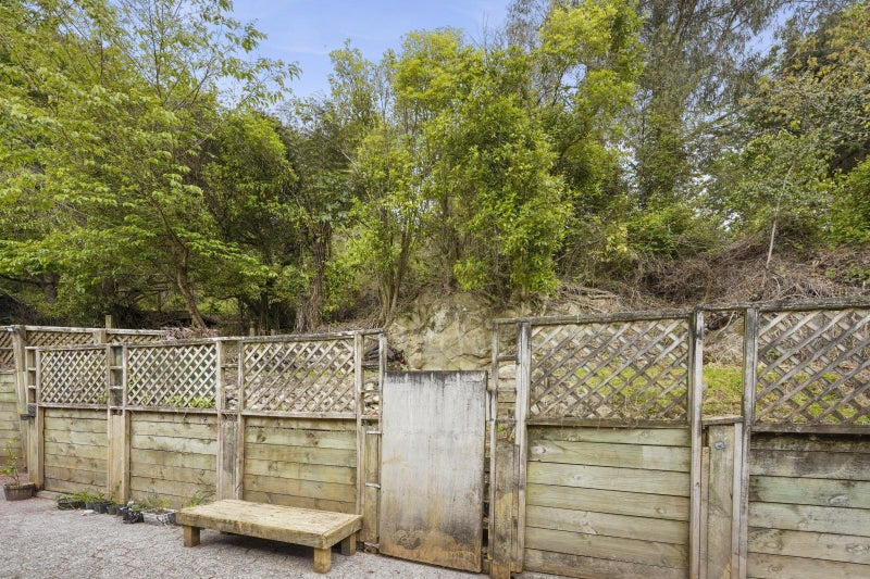 20 Amber Grove, Birchville, Upper Hutt - Carousel 16