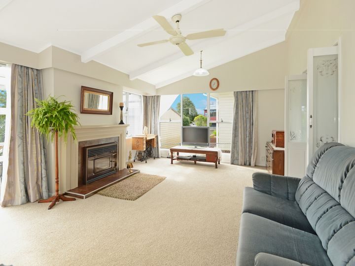 26 Sunnyhaven Avenue, Beach Haven, Auckland - Carousel 2