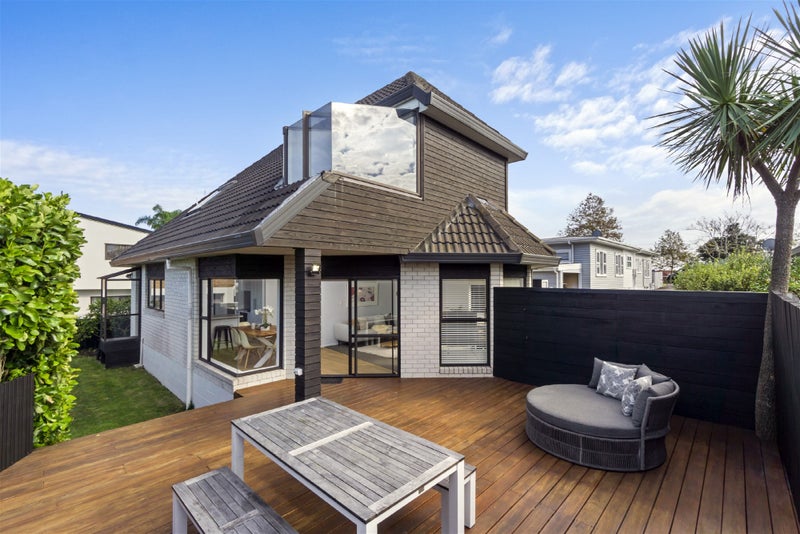 2/10 Knights Road, Rothesay Bay, Auckland - Carousel 1