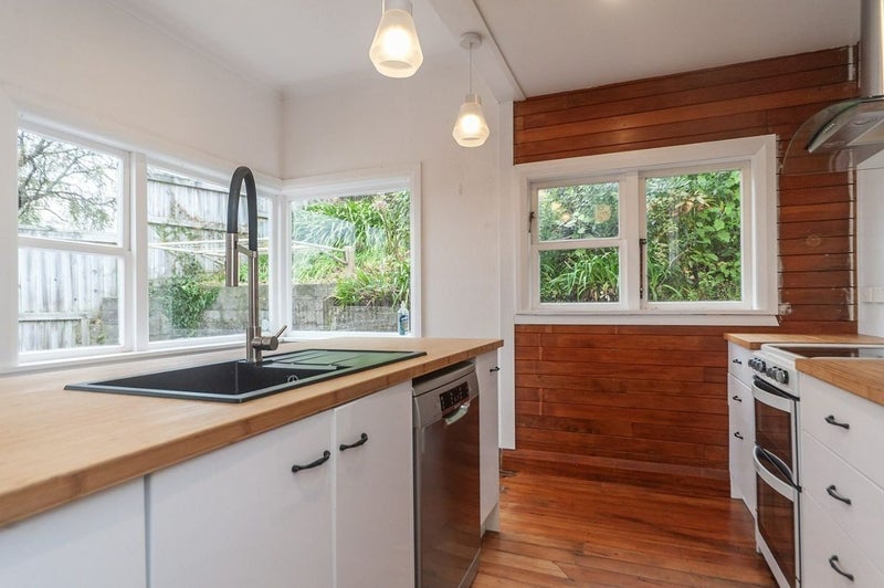 5 Jalna Avenue, Khandallah, Wellington - Carousel 2