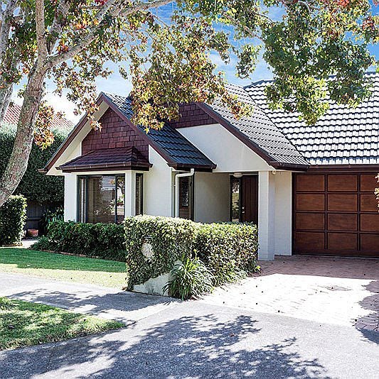 23 Oakwood Grove, Eastern Beach, Auckland - Carousel 1