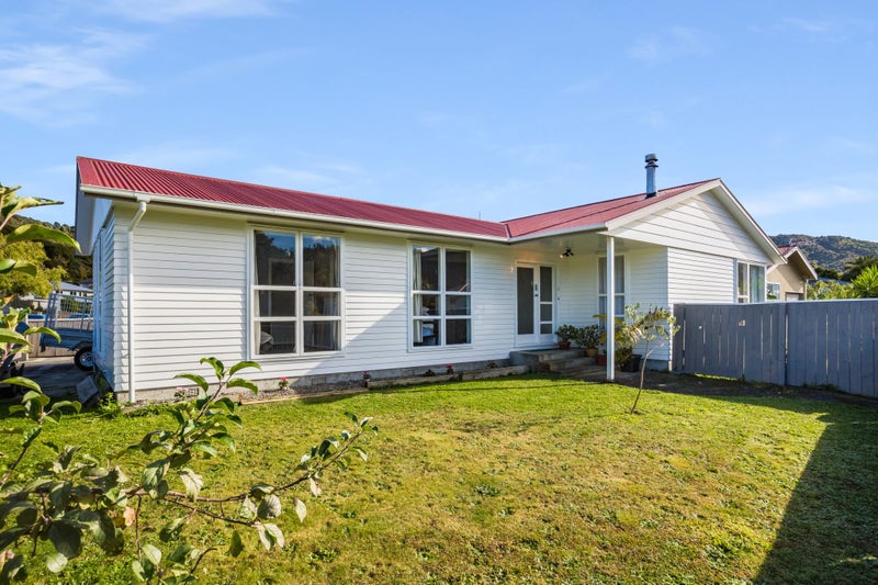 2 Kawatiri Grove, Wainuiomata, Lower Hutt - Carousel 2
