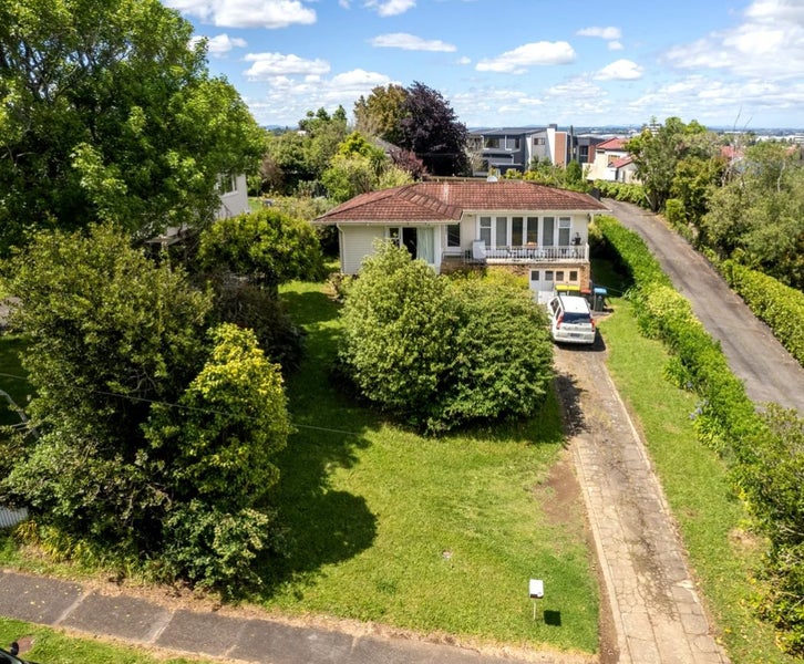 8 Pukerangi Crescent, Ellerslie, Auckland - Carousel 1