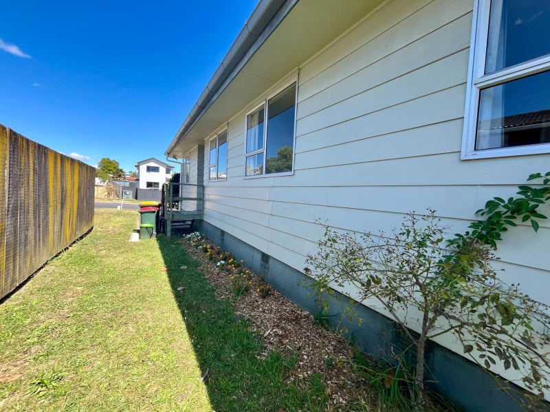 77 Lewisham Street, Highland Park, Auckland - Carousel 20