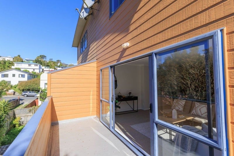 2A Stella Grove, Newlands, Wellington - Carousel 2