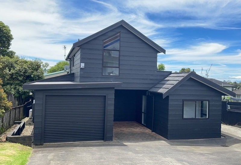 2/3 Raleigh Road, Northcote, Auckland - Carousel 1