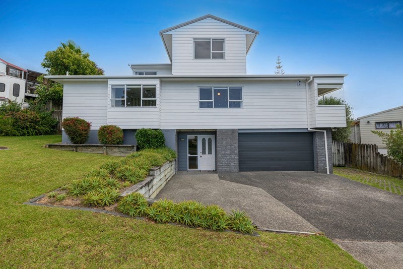 8 Unsworth Drive, Unsworth Heights, Auckland - Carousel 1
