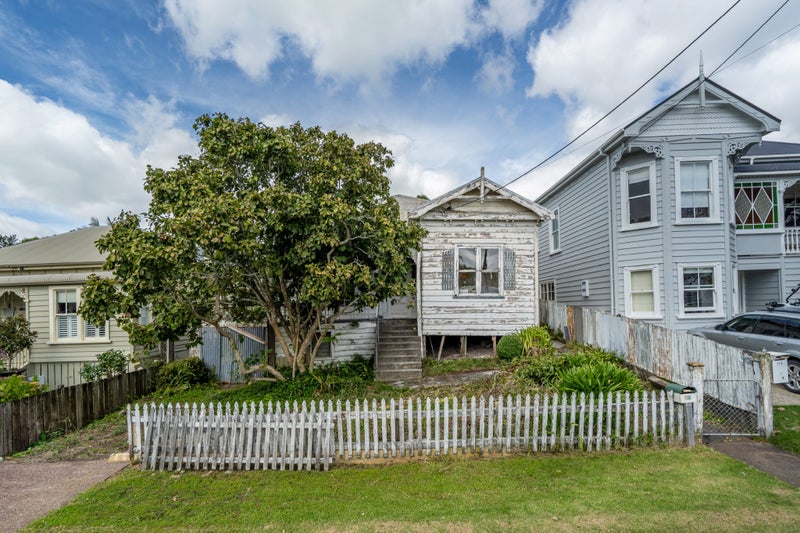 19 St Leonards Road, Devonport, Auckland - Carousel 2