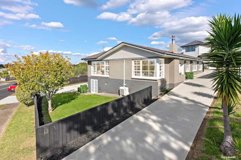 11 Borrowdace Avenue, Botany Downs, Auckland - Carousel 2