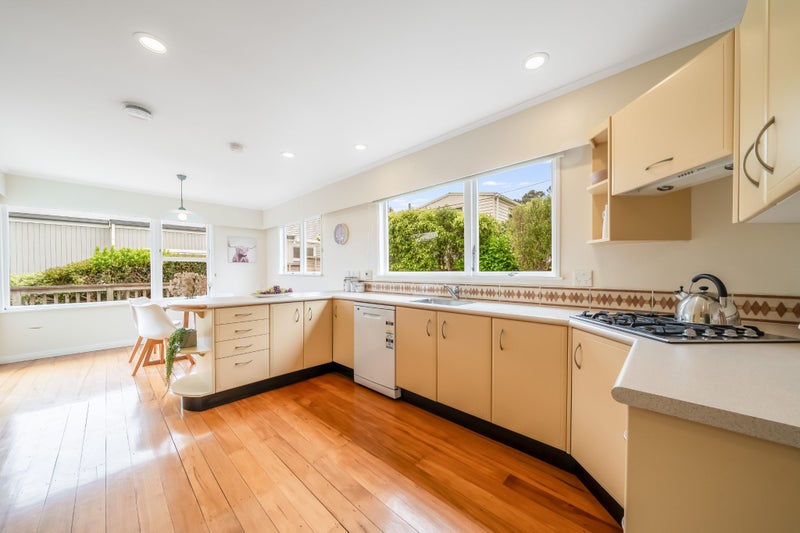 14A Donald Crescent, Karori, Wellington - Carousel 2