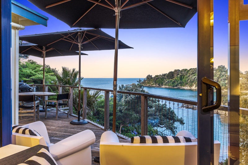 55A Queens Drive, Oneroa, Waiheke Island - Carousel 1