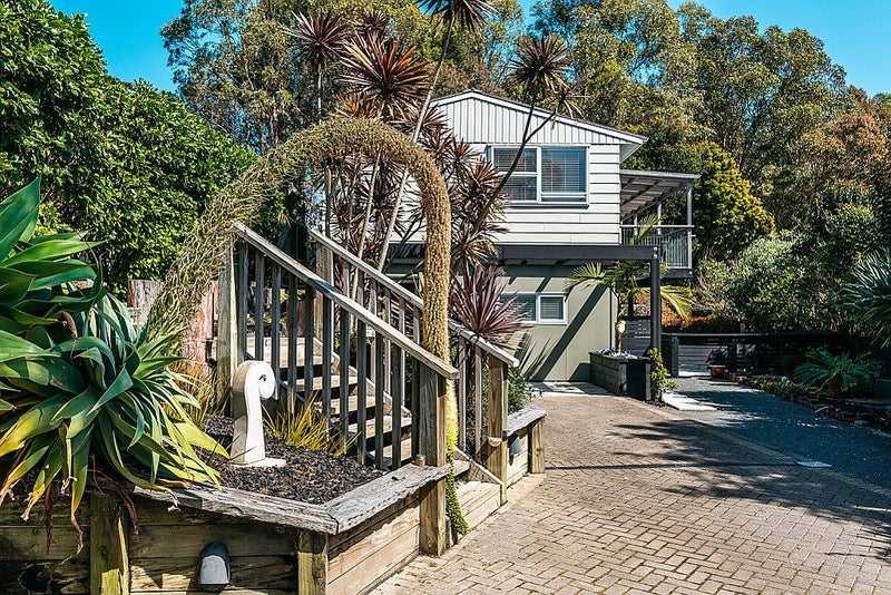 30 Alison Road, Surfdale, Waiheke Island - Carousel 1