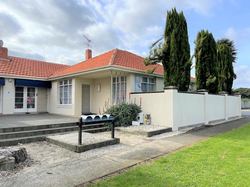 1/1 Hazel Avenue, Three Kings, Auckland - Carousel 1