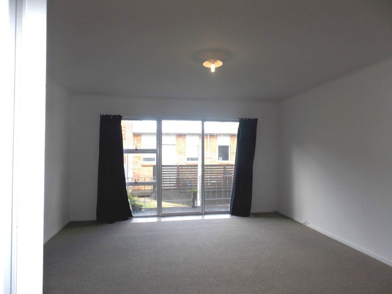 2/28 Don Croot Street, Western Springs, Auckland - Carousel 2