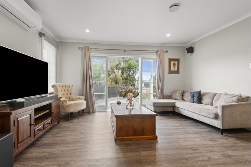 11 Moray Place, Highbury, Palmerston North - Carousel 1