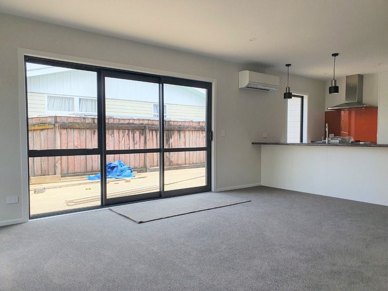 1/1 Sutherland Avenue, Silverstream, Upper Hutt - Carousel 2