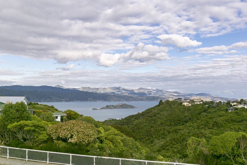 11A Ladbrooke Drive, Newlands, Wellington - Carousel 2