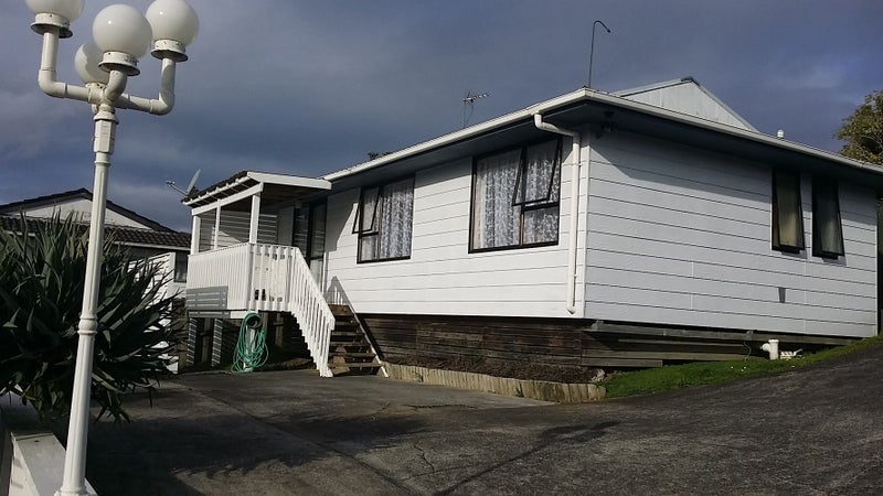 15 Sabot Place, Massey, Auckland - Carousel 1